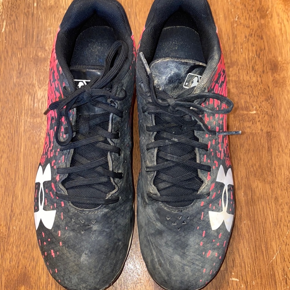 Girls Under Armour Softball Cletes